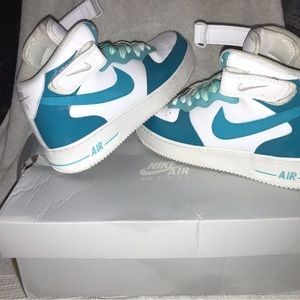 Nike Air Force 1 07 mids,turquoise,teal and white,mens size 9.